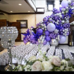 purple quinceanera balloons on stairs