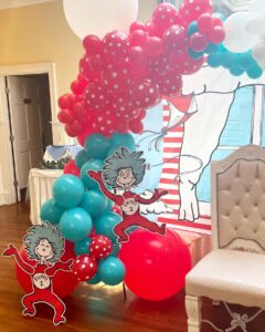 dr suess birthday balloon arch