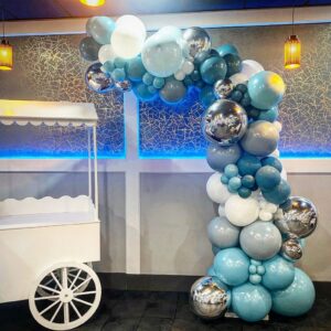 silver and blue balloon arch